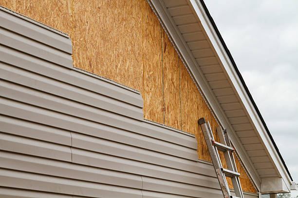 Professional Siding Installation technician working in Rhoadesville, VA